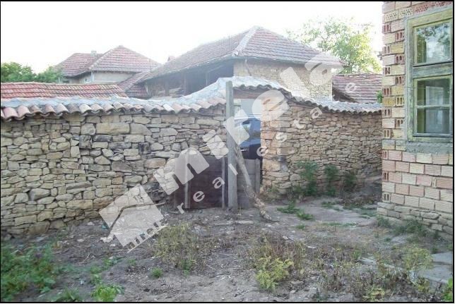 Продава КЪЩА, област Велико Търново, в района на Павликени, 60 кв.м,
				
				
						€ 8 300
						 