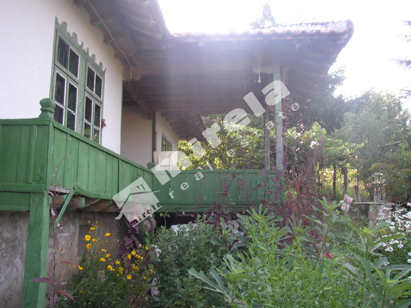 с. Професор-Иширково, обл. Силистра - продава селска къща с голям двор, лозе и кайсиева градина, 80 кв.м,
				
				
						€ 17 000