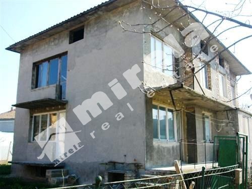 Продава двуетажна къща в село Езерово област Варна, 180 кв.м,
				
				
						€ 55 000