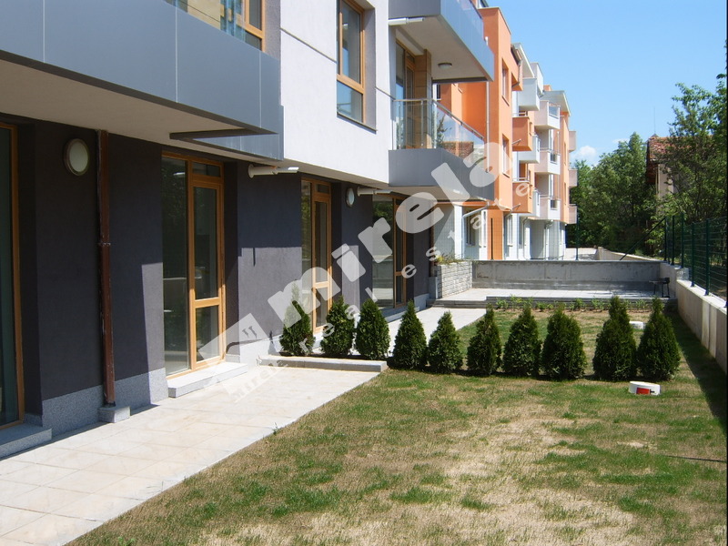 Апартамент за продажба в близост до Симеоновско шосе кв. Витоша, 155 кв.м (застроена площ + идеални части),
				
				
						€ 220 000