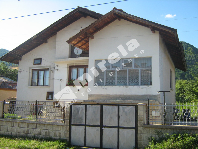 Продава къща в района на община Златица, 240 кв.м,
				
				
						€ 59 000