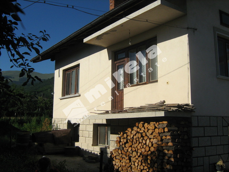 Продава къща в района на община Златица, 240 кв.м,
				
				
						€ 59 000