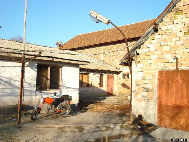 Терен с хале за продажба в близост до София, района на Челопеч, 7000 кв.м,
				
				
						€ 47 700