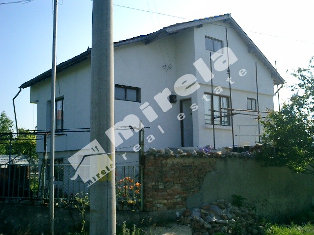 Продава триетажна къща на 13 км северно от град Варна, 182 кв.м (застроена площ + идеални части),
				
				
						€ 65 000