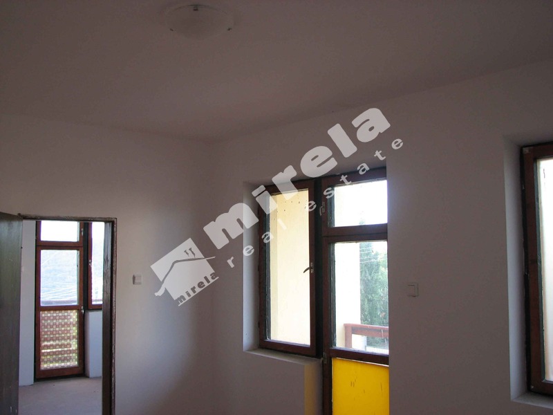 Продава жилищна кооперация с осем апартамента в с. Звездица, област Варна, 660 кв.м,
				
				
						€ 44 852
						 