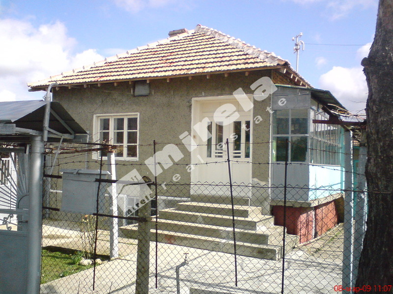 Продава къща в село до Разград, 100 кв.м,
				
				
						€ 25 000
						 