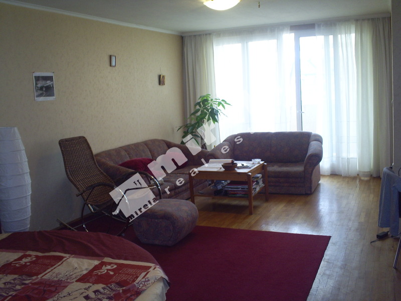 Просторен тристаен апартамент за продажба в кв.Бели брези, ул. Нишава, 138 кв.м (застроена площ + идеални части),
				
				
						€ 119 000
						 