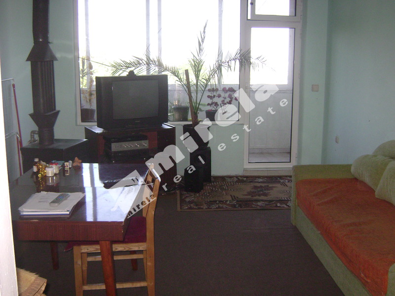 Продава тристаен апартамент с.Тополи, Варна, 93 кв.м,
				
				
						€ 75 000